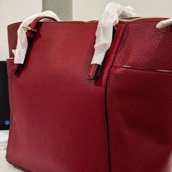 Brand New Michael Kors Jet Set - Picture 5 of 13